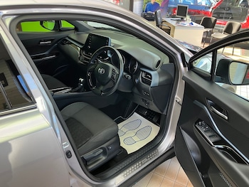 Used Toyota C-HR 2021 for sale - 76357789: Photo