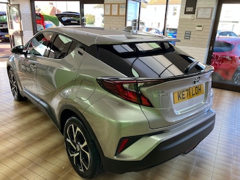 Used Toyota C-HR 2021 for sale - 76357789: Photo