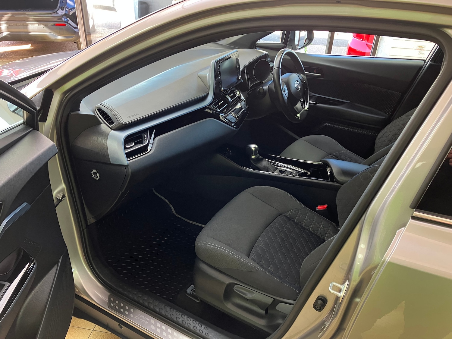 Used Toyota C-HR 2021 for sale - 76357789: Photo 6