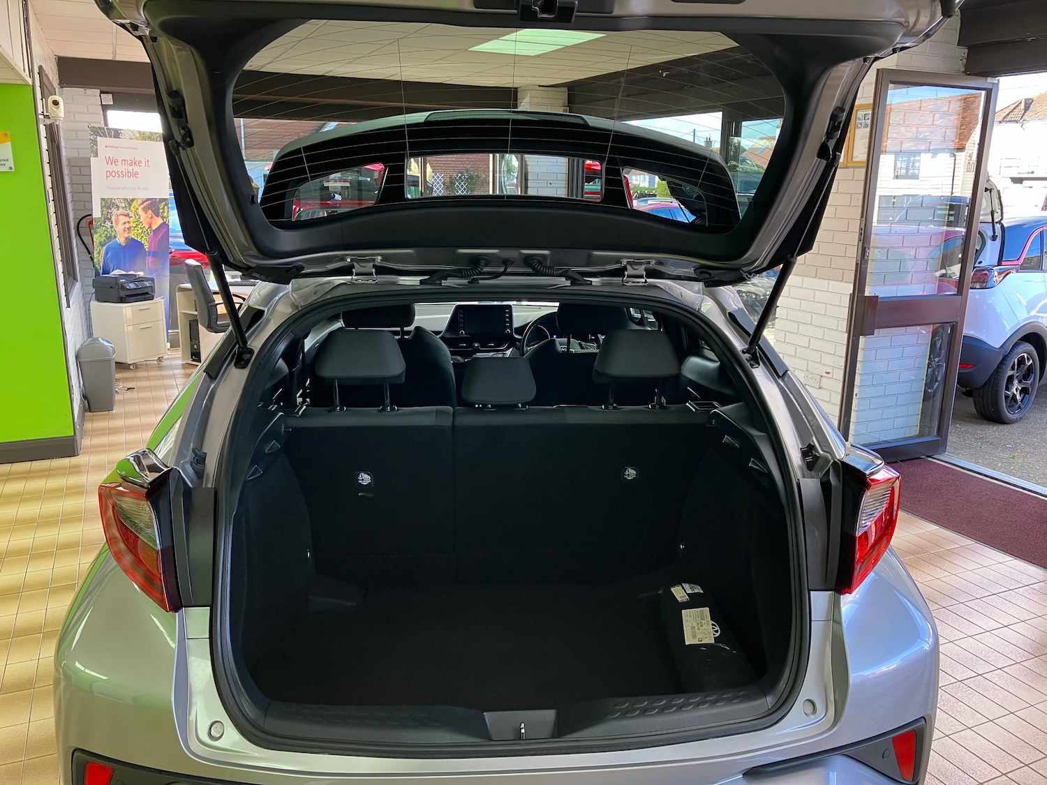 Used Toyota C-HR 2021 for sale - 76357789: Photo 9