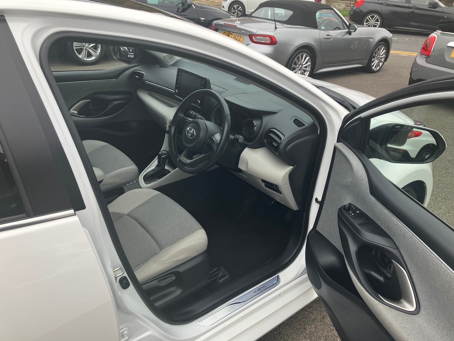 Used Toyota Yaris 2021 for sale - 76232348: Photo 2