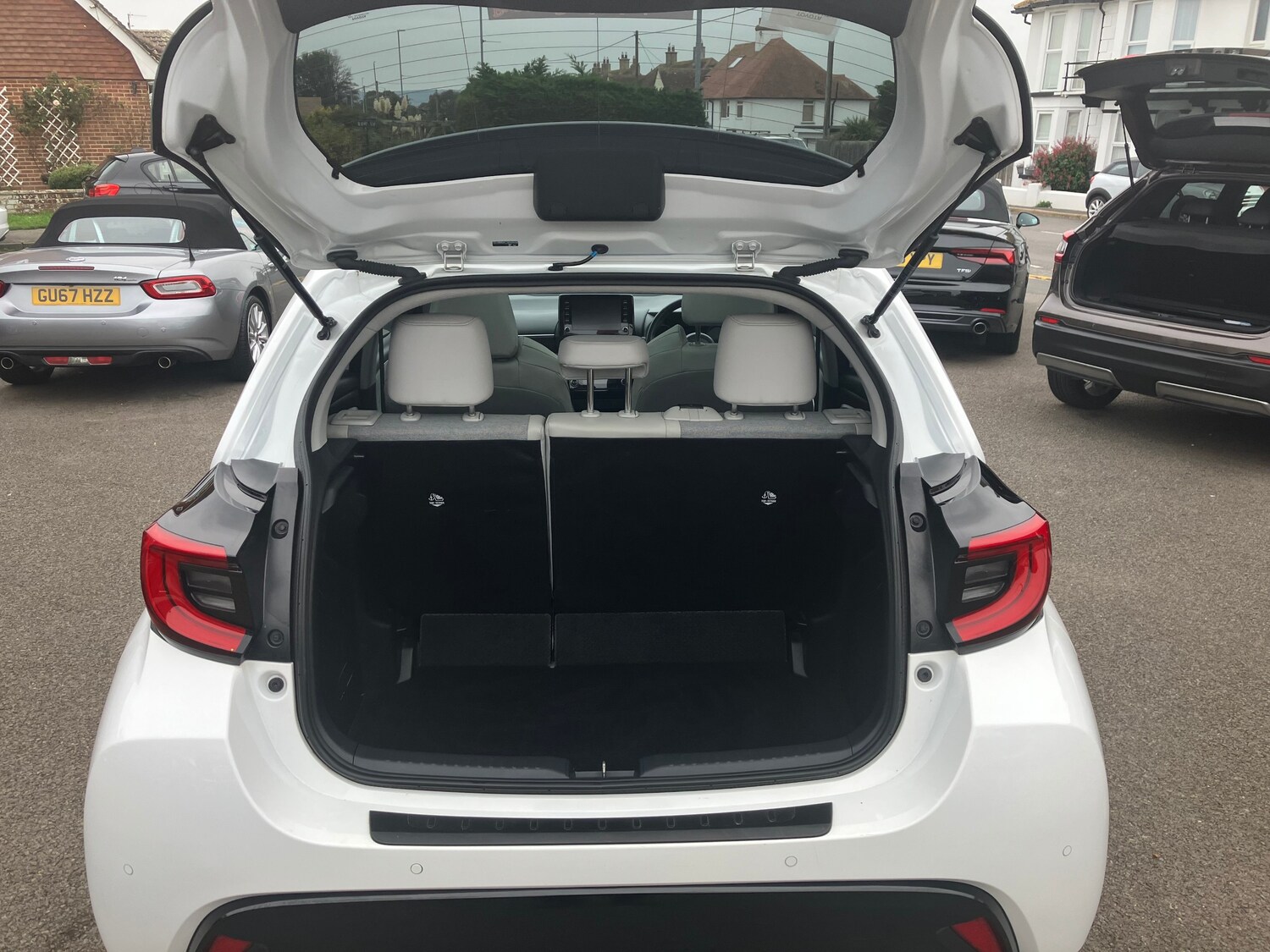 Used Toyota Yaris 2021 for sale - 76232348: Photo 9