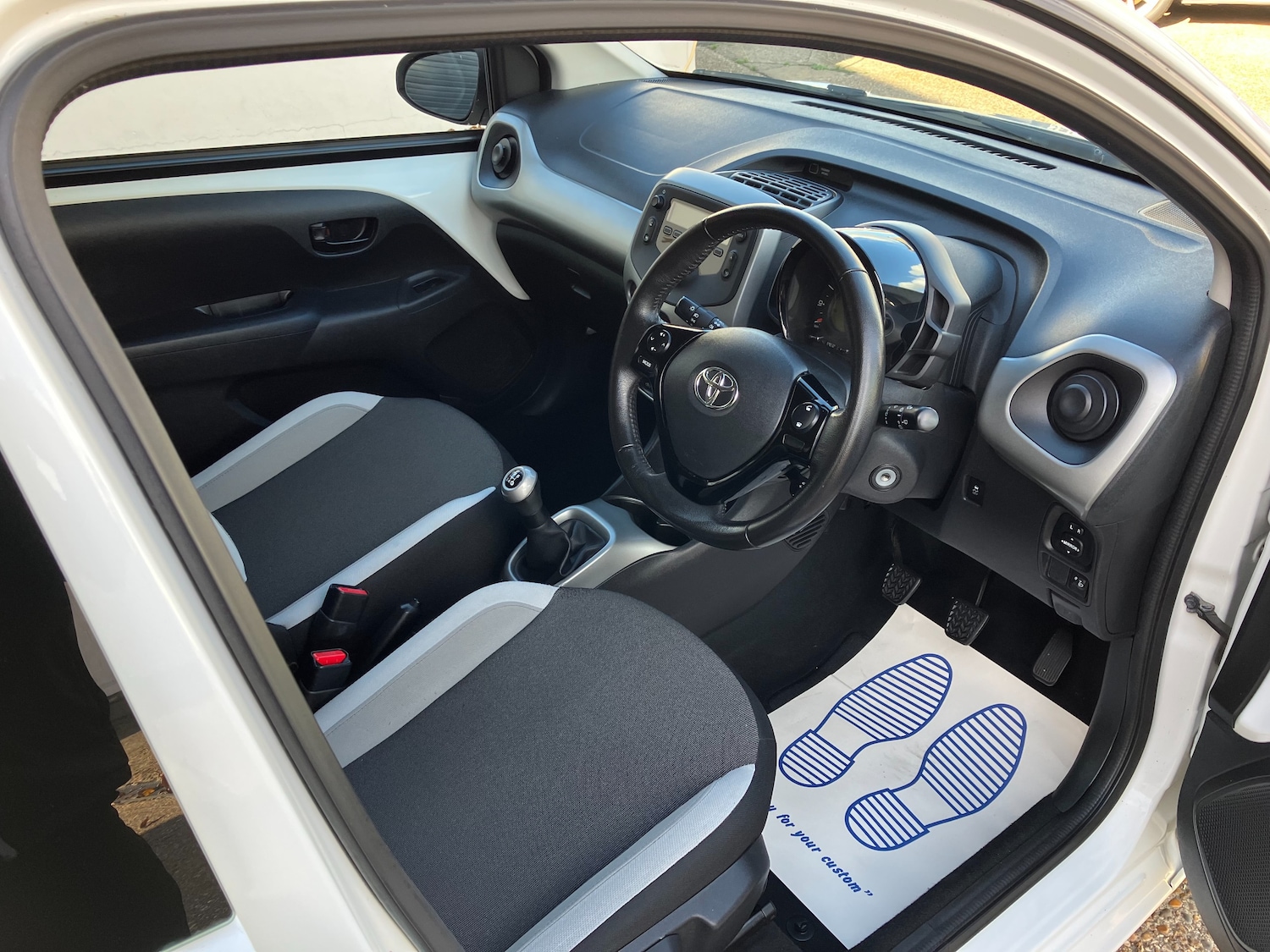 Used Toyota AYGO 2015 for sale - 76819763: Photo 2