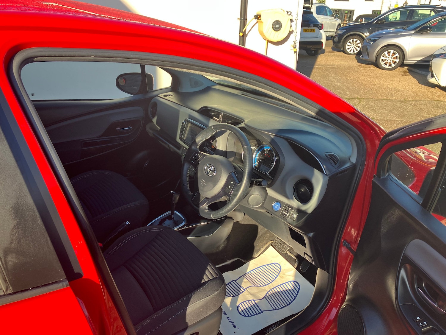 Used Toyota Yaris 2016 for sale - 76758587: Photo 2