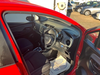 Used Toyota Yaris 2016 for sale - 76758587: Photo