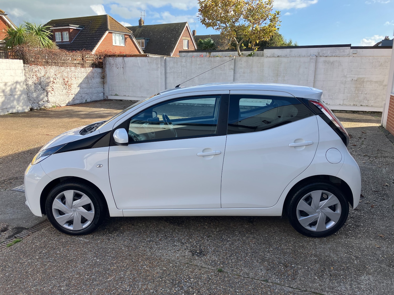 Used Toyota AYGO 2015 for sale - 77462950: Photo 10