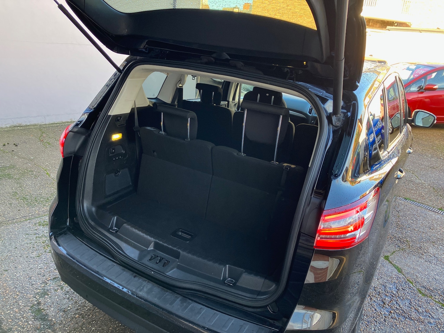 Used Ford S-Max 2016 for sale - 76909288: Photo 8