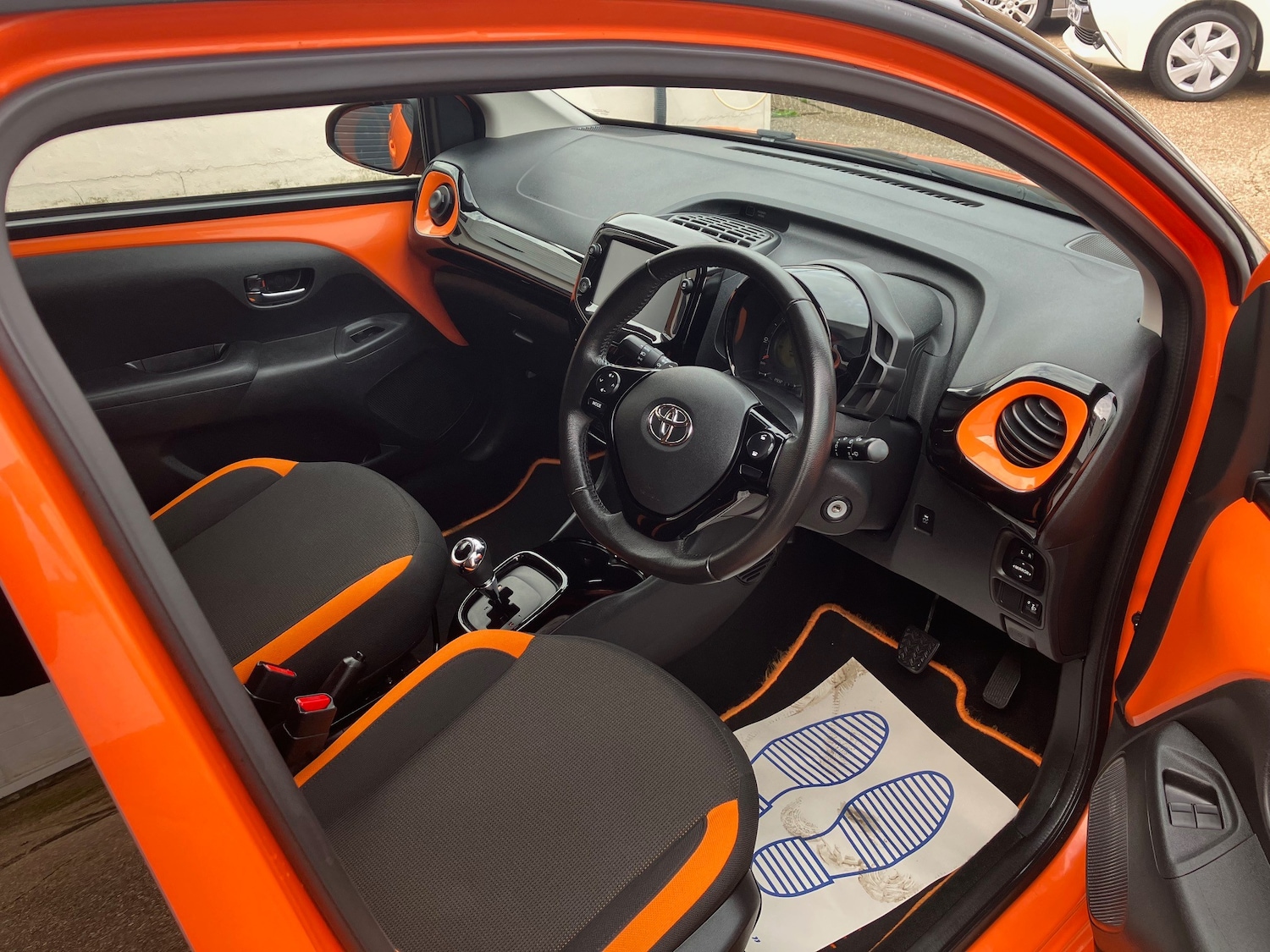 Used Toyota Yaris 2020 for sale - 76508871: Photo 2