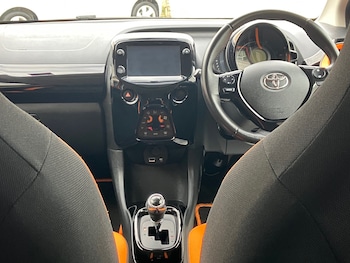 Used Toyota Yaris 2020 for sale - 76508871: Photo