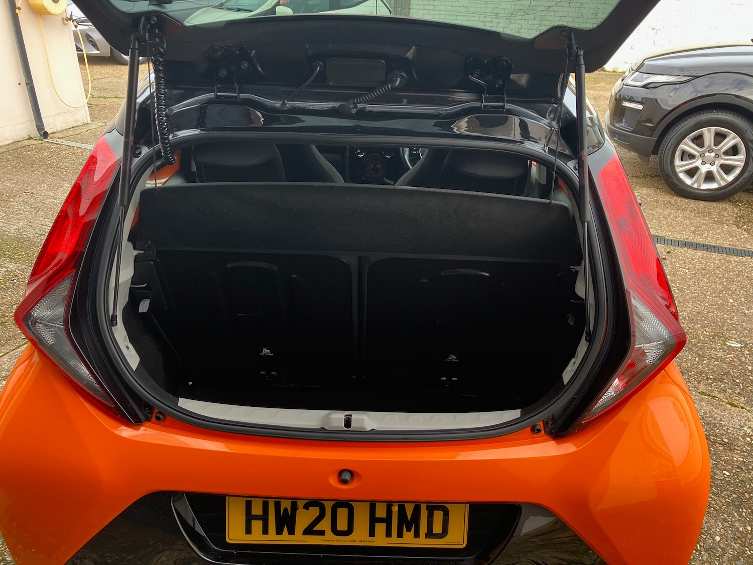 Used Toyota Yaris 2020 for sale - 76508871: Photo 8