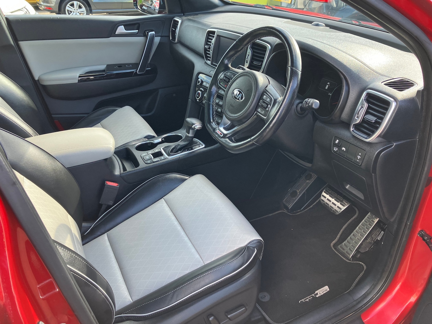 Used Kia Sportage 2017 for sale - 76134021: Photo 2