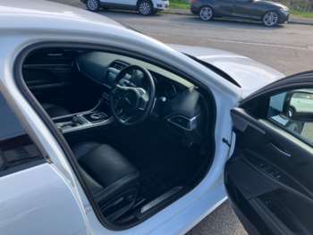 Used Jaguar XE 2019 for sale - 74722808: Photo