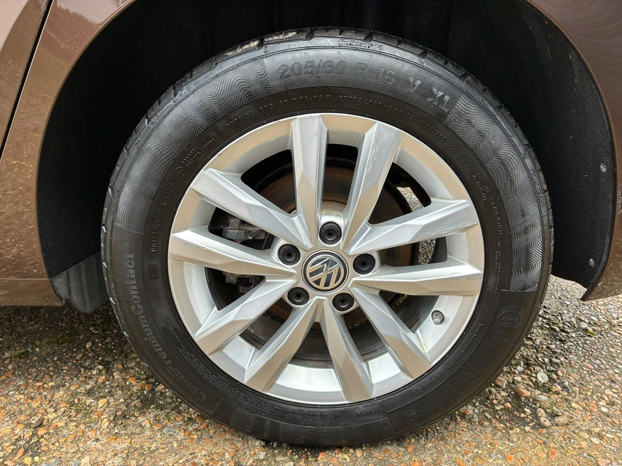 Used Volkswagen Touran 2016 for sale - 77890572: Photo 2