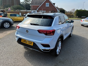 Used Volkswagen T-Roc 2019 for sale - 78273196: Photo