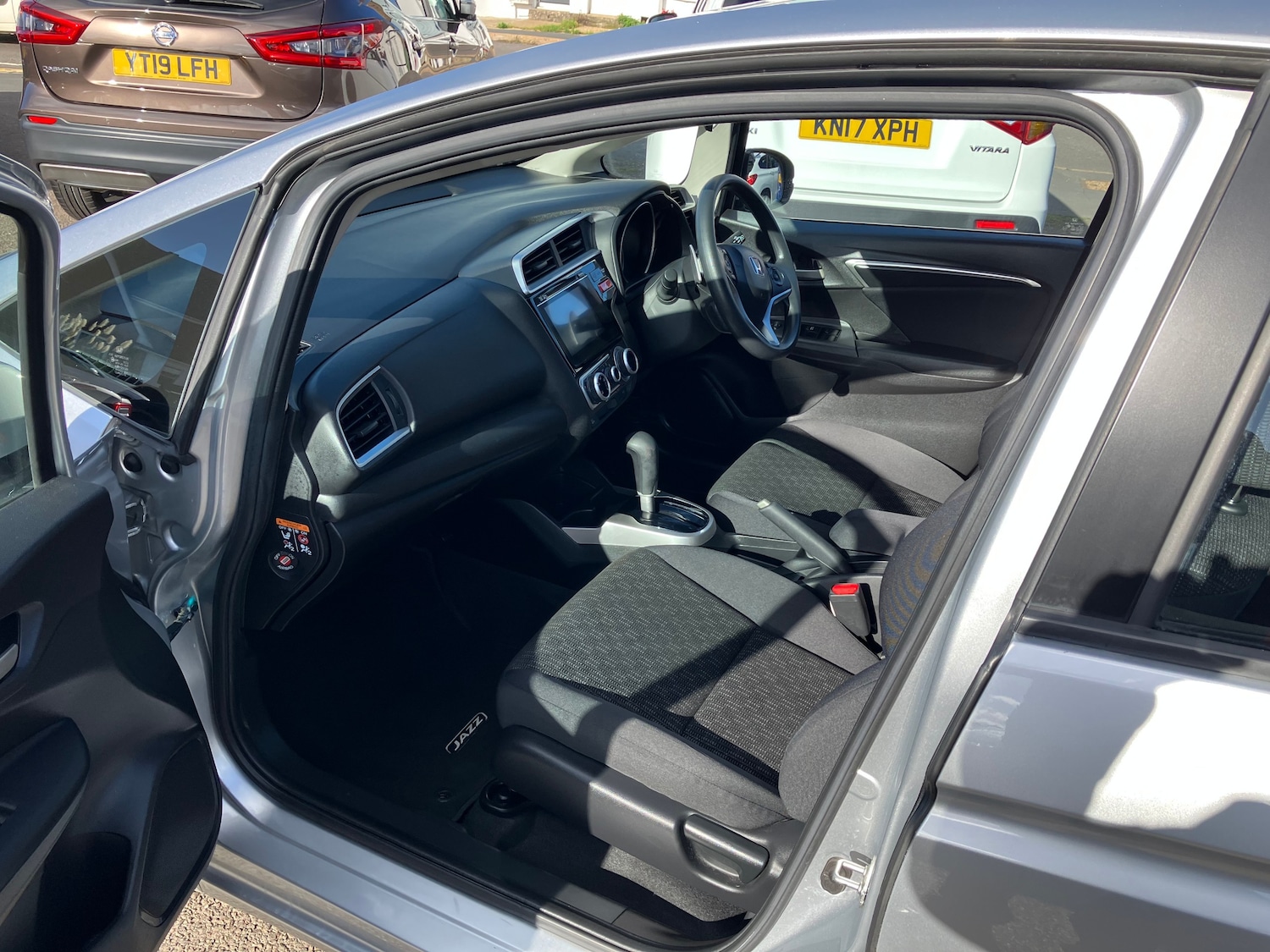 Used Honda Jazz 2017 for sale - 76625722: Photo 5