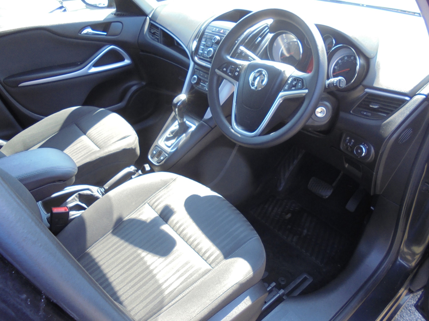 Used Vauxhall Zafira 2016 for sale - 77262901: Photo 2