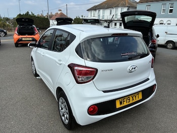 Used Hyundai i10 2019 for sale - 79394936: Photo