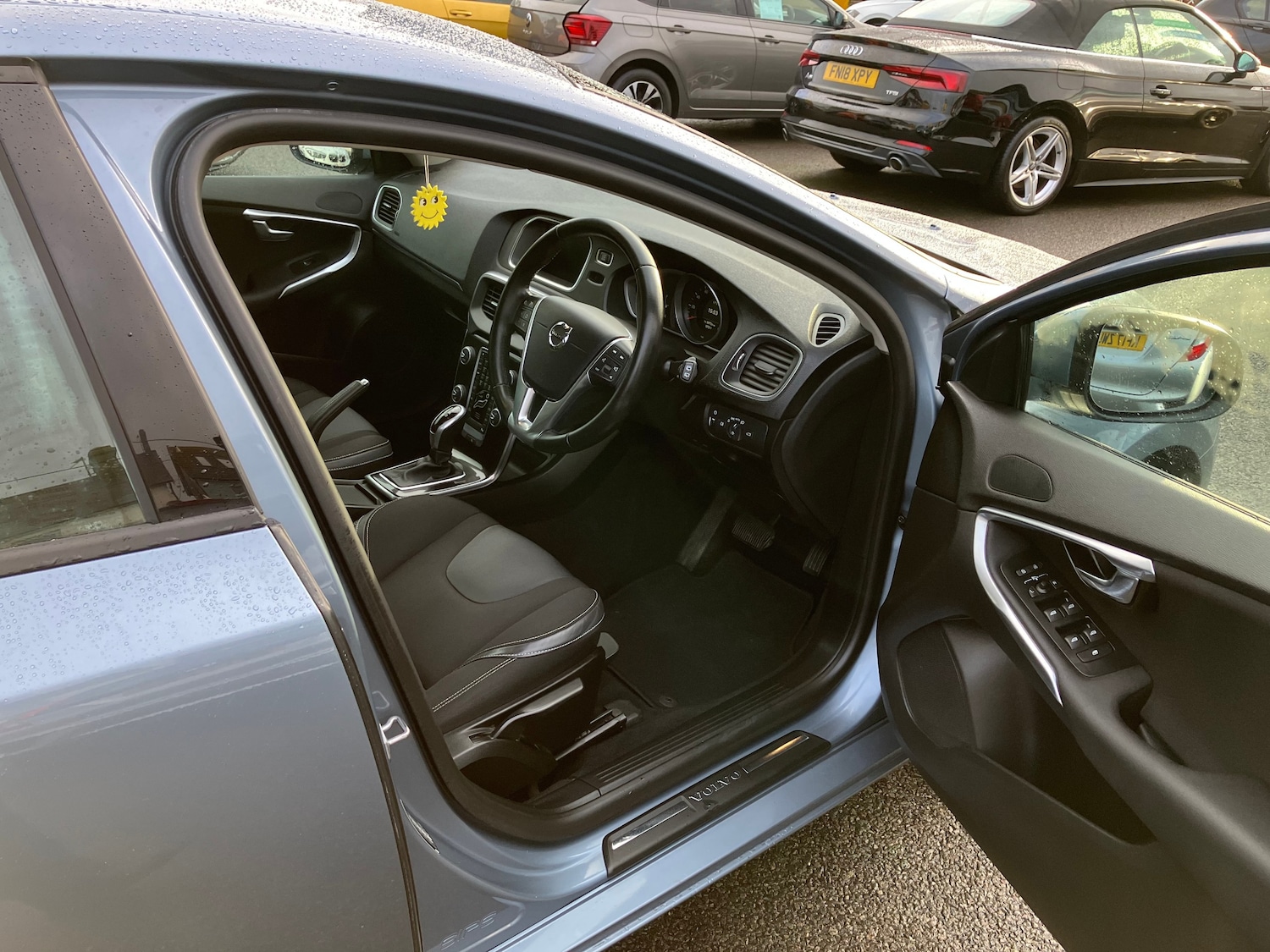 Used Volvo V40 2017 for sale - 77706480: Photo 2