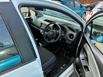 Used Toyota Yaris 2018 for sale - 78605440: Photo