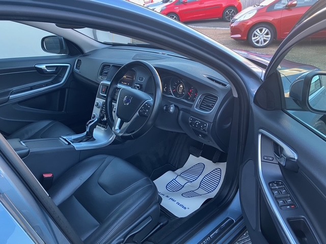 Used Volvo V60 2017 for sale - 77241503: Photo 2