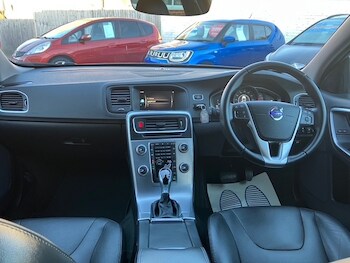 Used Volvo V60 2017 for sale - 77241503: Photo