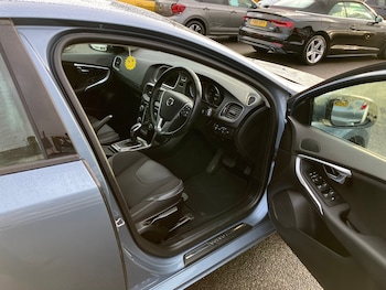 Used Volvo V40 2017 for sale - 77483283: Photo