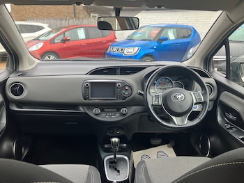 Used Toyota Yaris 2015 for sale - 77171415: Photo