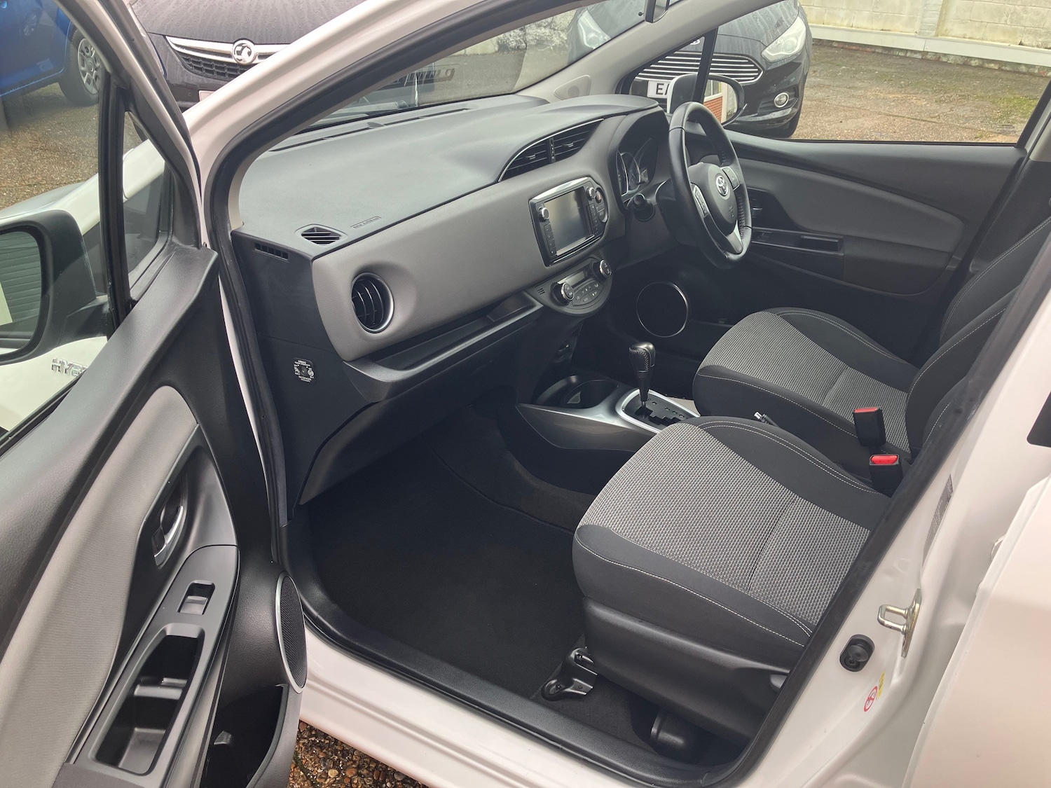 Used Toyota Yaris 2015 for sale - 77171415: Photo 6