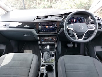 Used Volkswagen Touran 2023 for sale - 78905941: Photo
