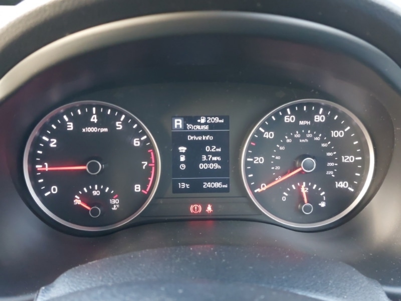 Used Kia Stonic 2019 for sale - 76567270: Photo 11