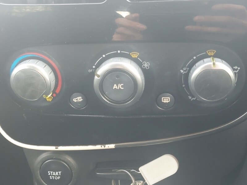 Used Renault Clio 2015 for sale - 77964317: Photo 17