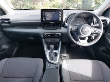 Used Toyota Yaris 2024 for sale - 79315688: Photo