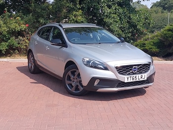 Used Volvo V40 2015 for sale - 75562474: Photo