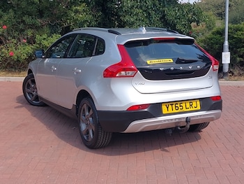 Used Volvo V40 2015 for sale - 75562474: Photo