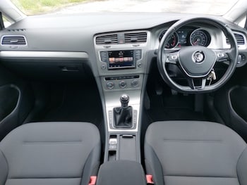 Used Volkswagen Golf 2017 for sale - 75784529: Photo