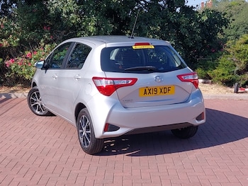 Used Toyota Yaris 2019 for sale - 79227204: Photo