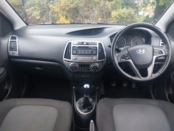 Used Hyundai i20 2013 for sale - 76537297: Photo