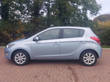 Used Hyundai i20 2013 for sale - 76537297: Photo