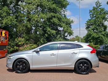 Used Volvo V40 2017 for sale - 79356472: Photo