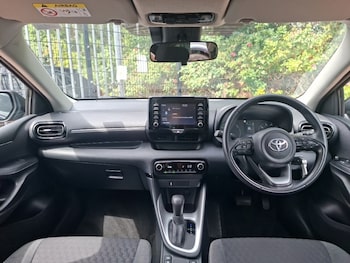 Used Toyota Yaris 2023 for sale - 79356360: Photo