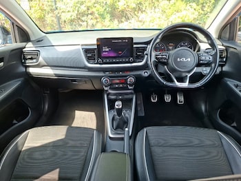 Used Kia Stonic 2023 for sale - 79339313: Photo