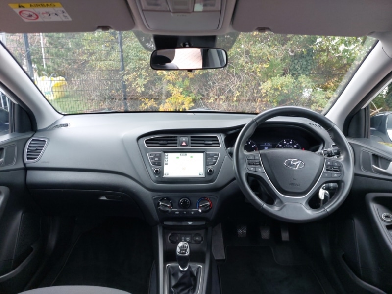 Used Hyundai i20 2020 for sale - 76498261: Photo 2