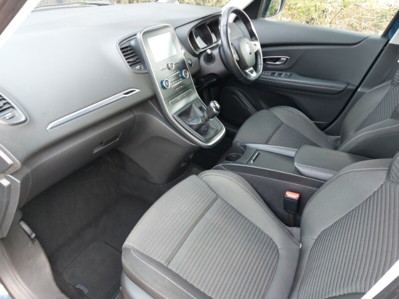 Used Renault Grand Scenic 2018 for sale - 76571736: Photo 5