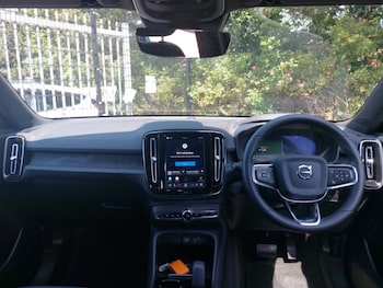 Used Volvo XC40 2023 for sale - 78700171: Photo