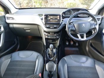 Used Peugeot 2008 2015 for sale - 76392917: Photo