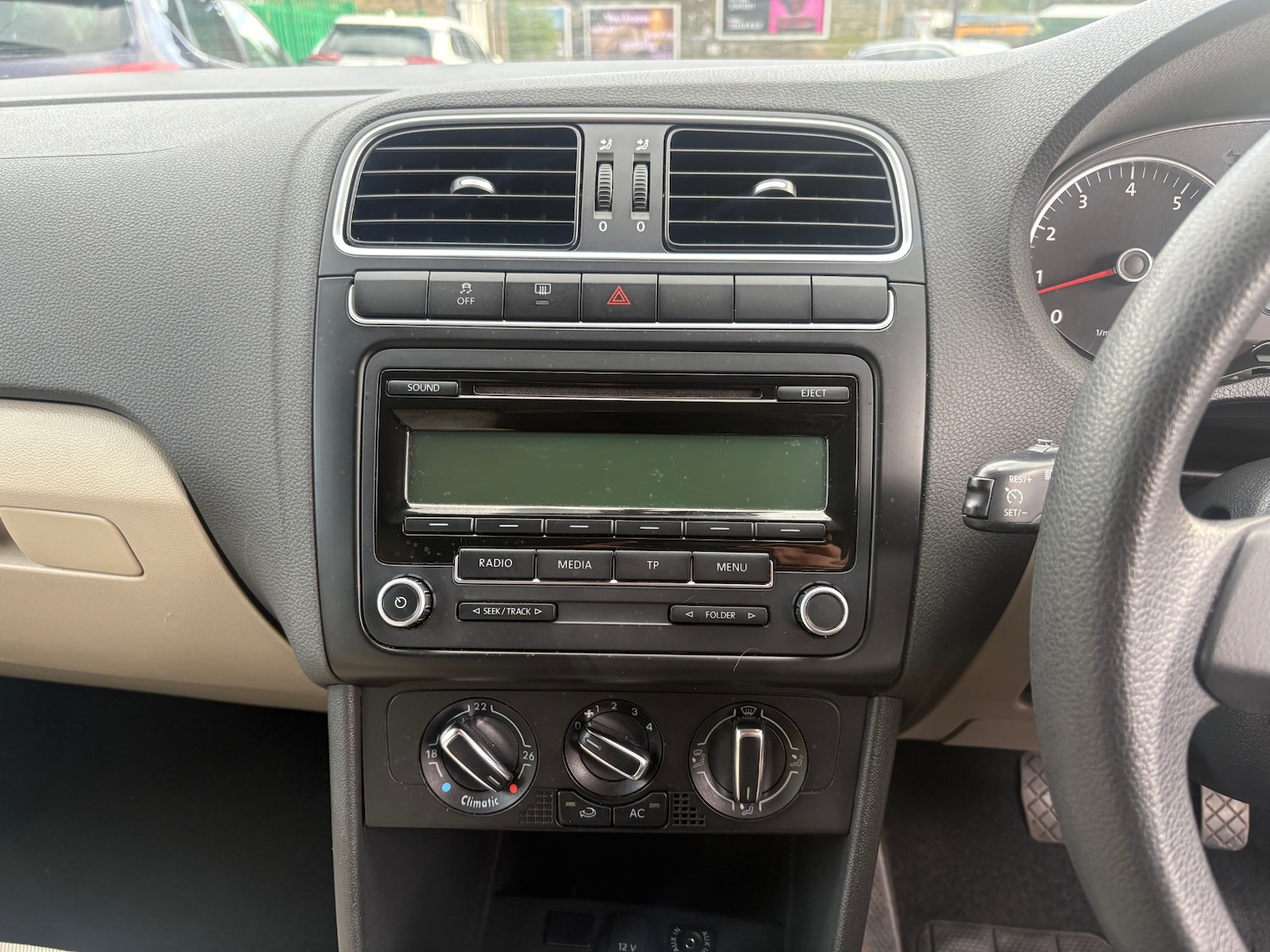 Used Volkswagen Polo 2010 for sale - 78140519: Photo 10