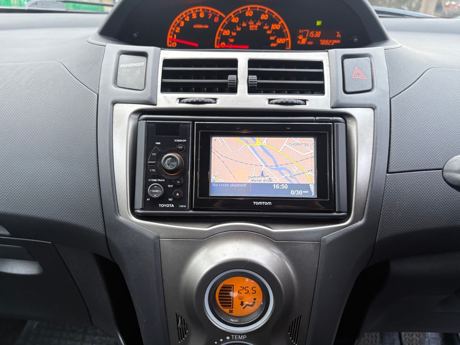 Used Toyota Yaris 2011 for sale - 77818530: Photo 11