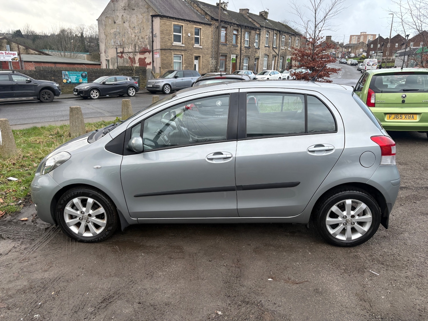 Used Toyota Yaris 2011 for sale - 77818530: Photo 5