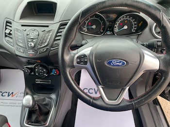 Used Ford Fiesta 2016 for sale - 79212201: Photo