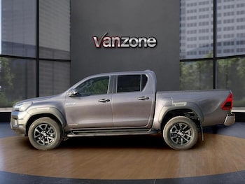 Used Toyota Hilux 2025 for sale - 75502040: Photo